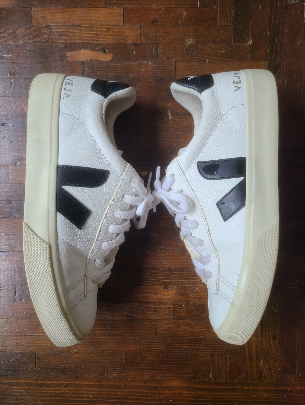 Veja Campo Low-Top Sneaker in White with Black V - Picture 4 of 10